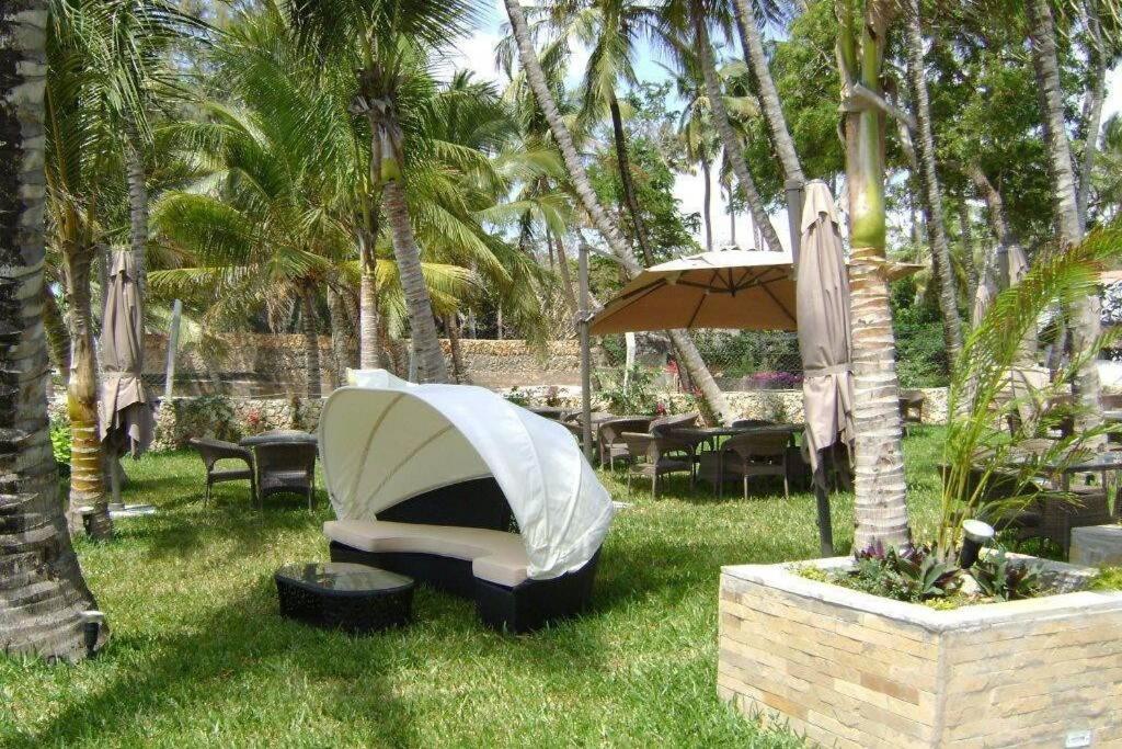 Cowrie Beach Haven Studio Appartamento Mombasa Esterno foto