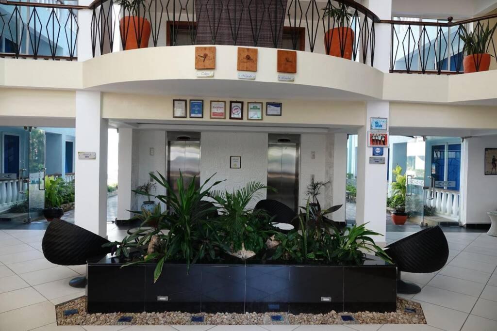 Cowrie Beach Haven Studio Appartamento Mombasa Esterno foto